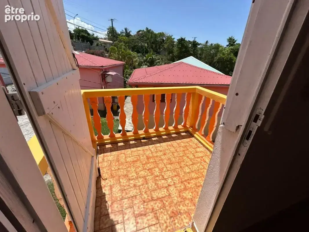 A VENDRE : Villa T8 de 200m² au Gosier (97190) - photo 3