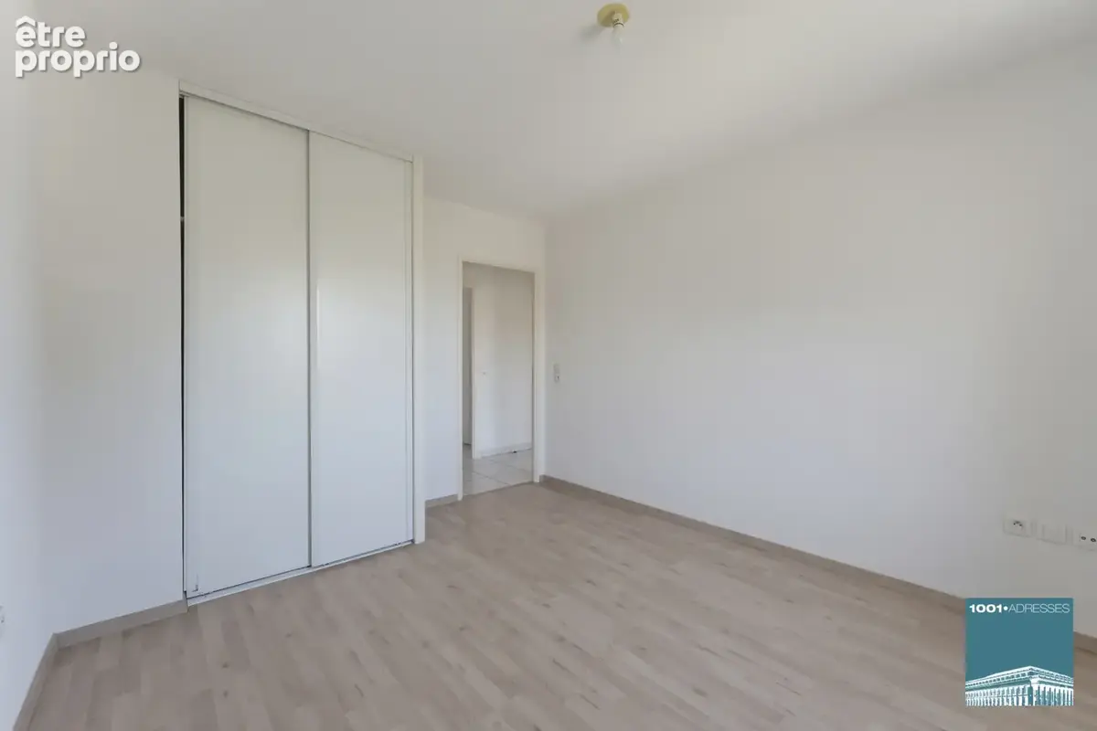  Appartement trois pièces avec terrasse et parking - photo 10