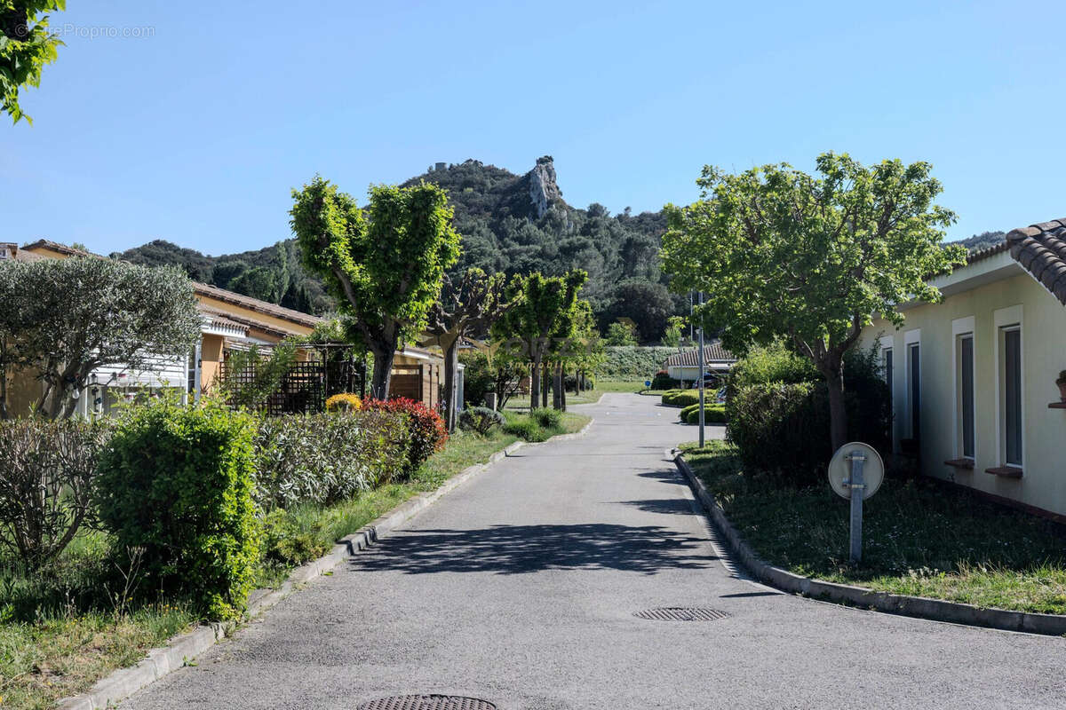 Maison à ROCHEFORT-DU-GARD