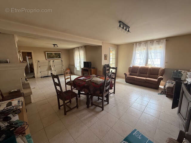 Maison à SAINT-CHRISTOPHE-DE-DOUBLE