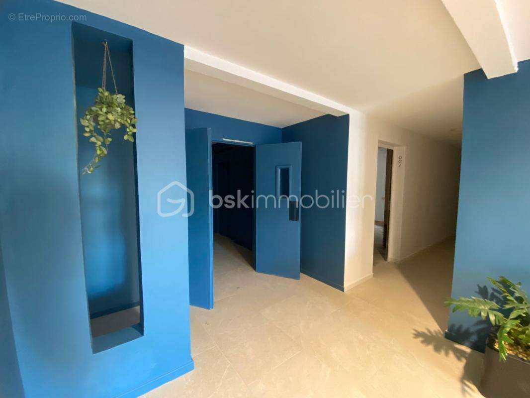 SAINT-CHRISTOL ((84) - Créez votre T3/T4 sur mesure ! Plateau sous forme d'appartement de 89 m² env. situé au 1er étage avec asc - photo 2