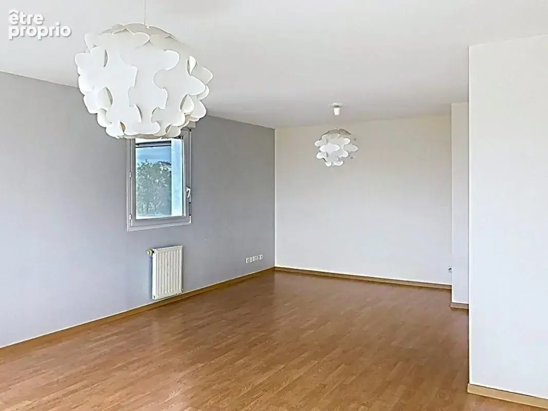 Appartement T3 lumineux avec deux loggias et parking aux Chartrons - photo 3