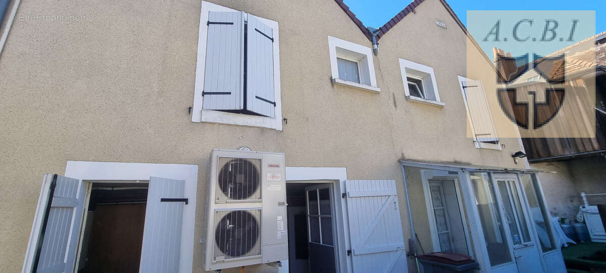Maison à AZE