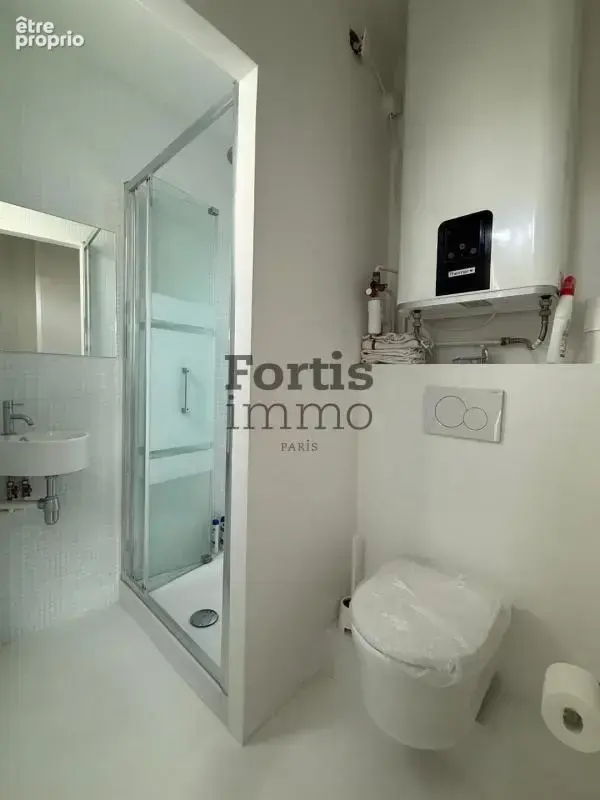 Paris 2 - rue saint-denis - deux pieces au dernier etage - photo 6