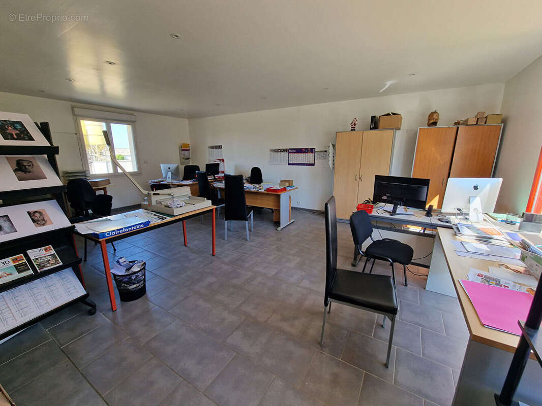 Commerce à YZEURES-SUR-CREUSE