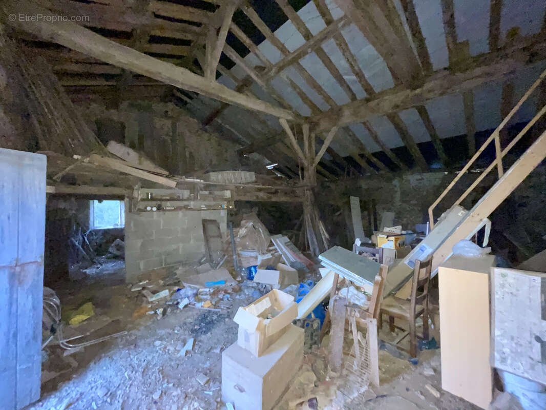 Maison à LESIGNAC-DURAND