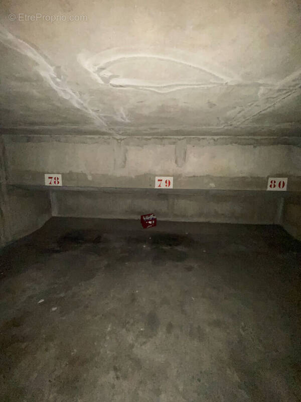 Parking à PARIS-20E