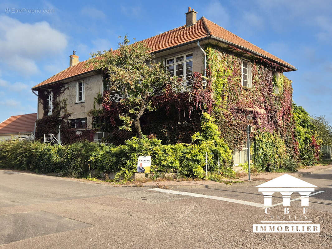 Maison à CHAMPFORGEUIL