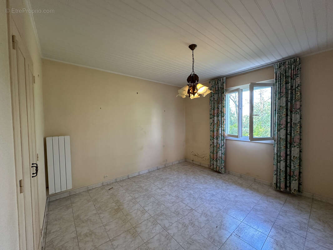 Maison à LA ROCHE-CHALAIS