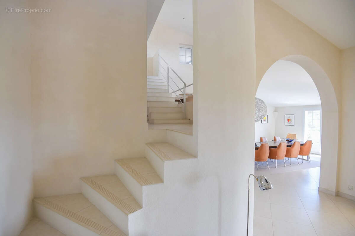 Maison à ENTRECASTEAUX