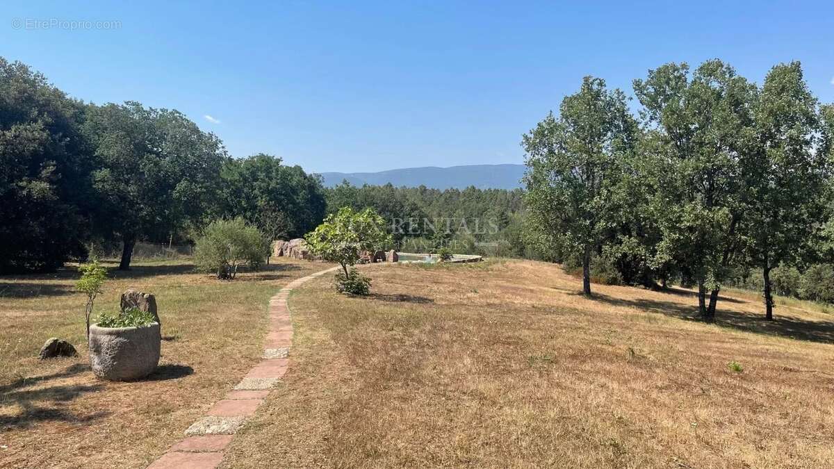 Maison à BAGNOLS-EN-FORET