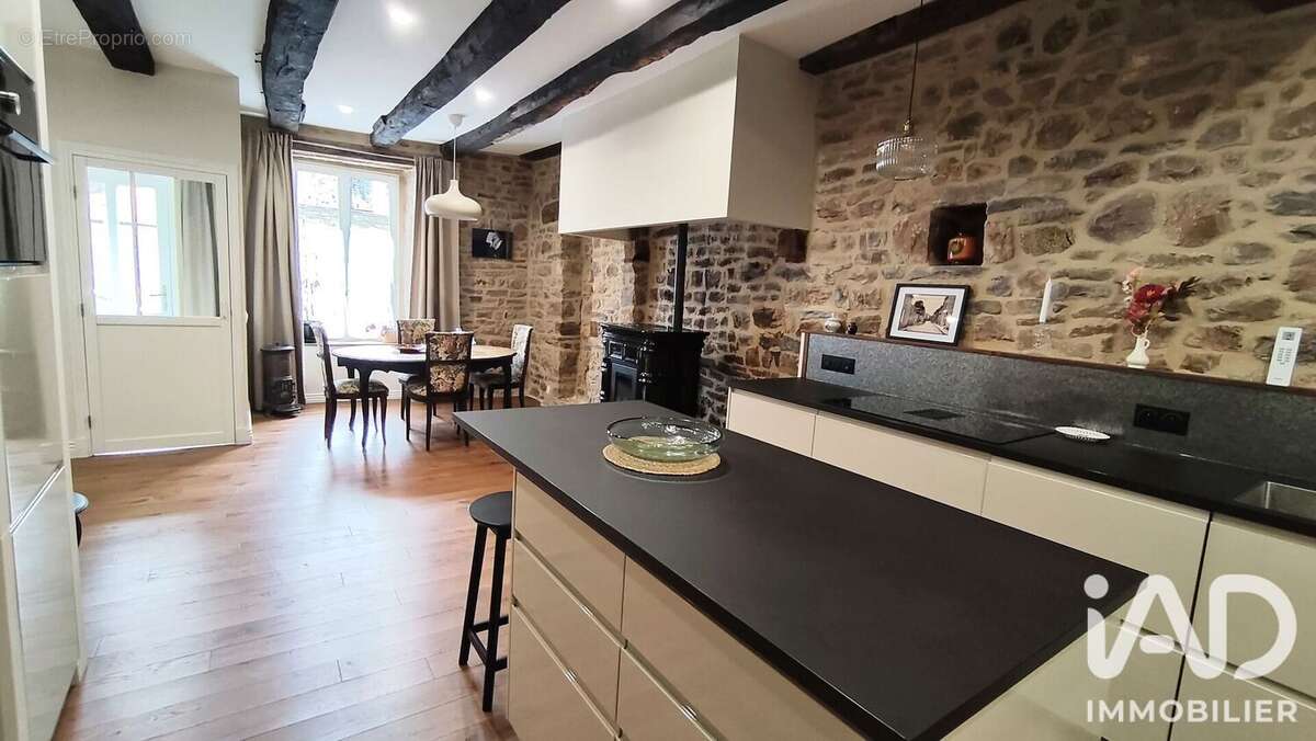 Maison 127 m² à Saint-Aubin-Du-Cormier  - photo 4