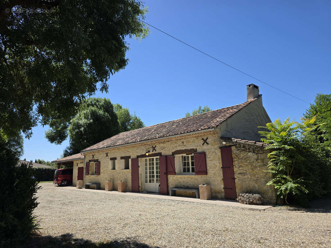 GERS—PROCHE CONDOM Maison en pierre rénovée avec vue exceptionnelle, piscine et garage - photo 16