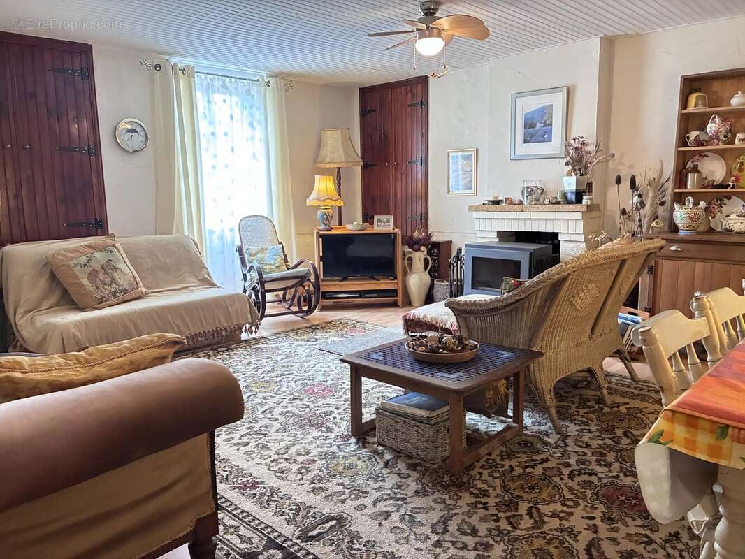Appartement à MILLAC