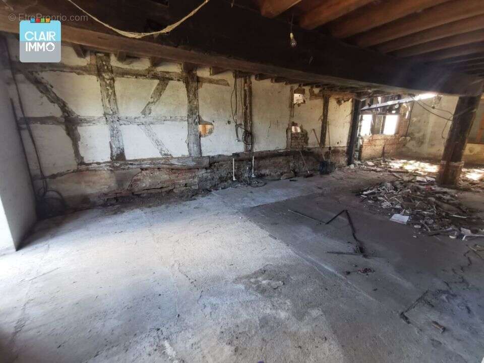 Maison de 123 m² à rénover à SORNAY 