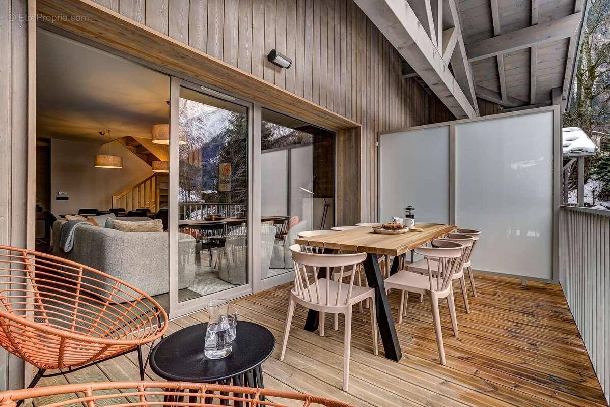 CHAMONIX – Penthouse duplex de 4 chambres, récemment construit, proche du centre-ville - photo 3