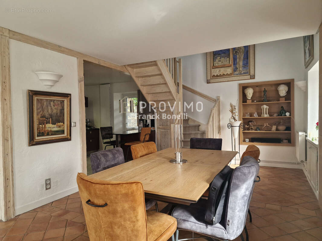 Maison de caractère, 4 chambres, garage, terrasse et jardin, en parfait état - photo 5