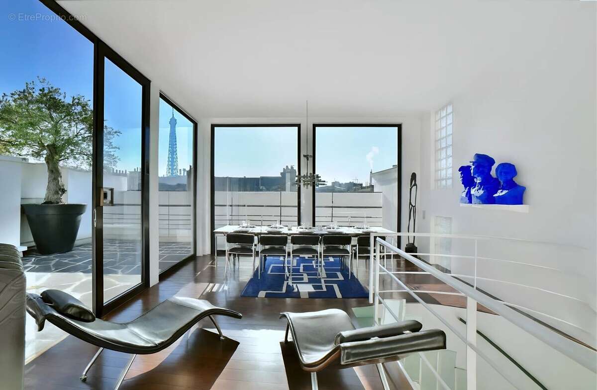 Appartement à PARIS-16E
