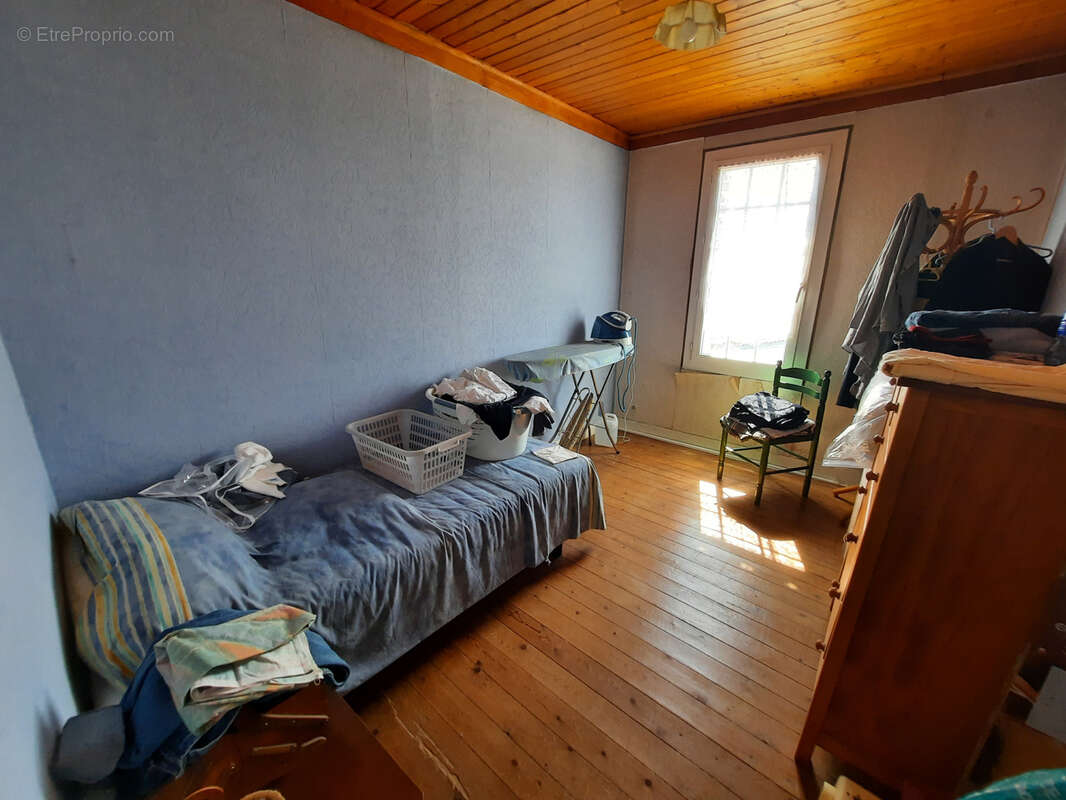 Maison de bourg 193 m2 + dépendance et jardin - photo 11