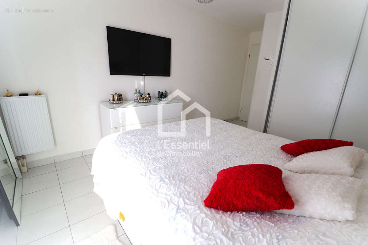 Appartement à CHANTELOUP-LES-VIGNES