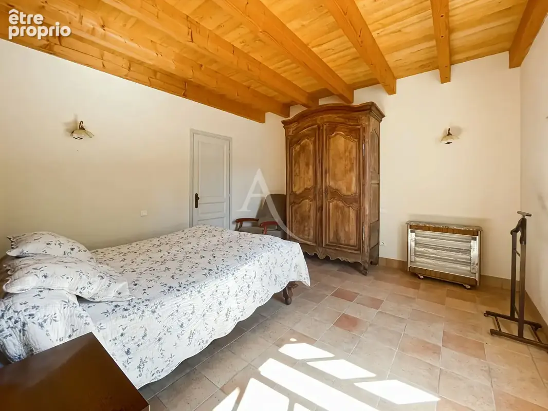 Maison en pierre avec dépendances ! 4 chambres - 7 334 m2 de terrain - photo 6