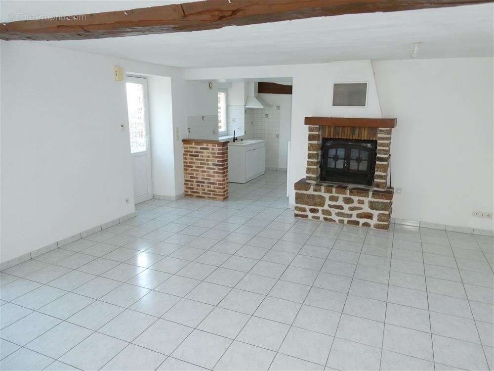 Maison à LASSAY-LES-CHATEAUX