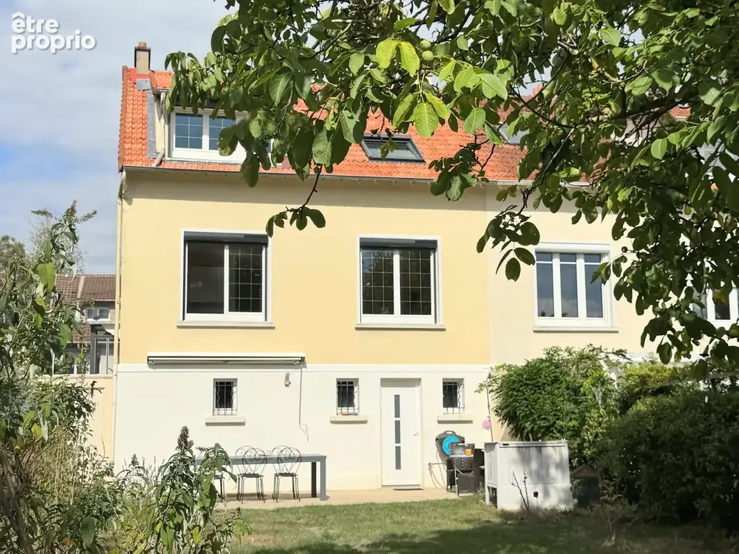 Maison à LE MESNIL-SAINT-DENIS