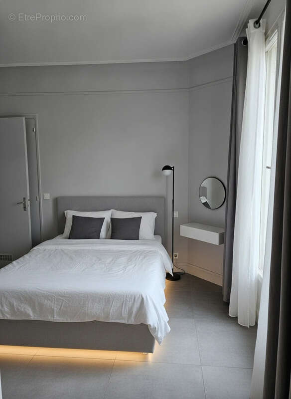 Appartement à COURBEVOIE