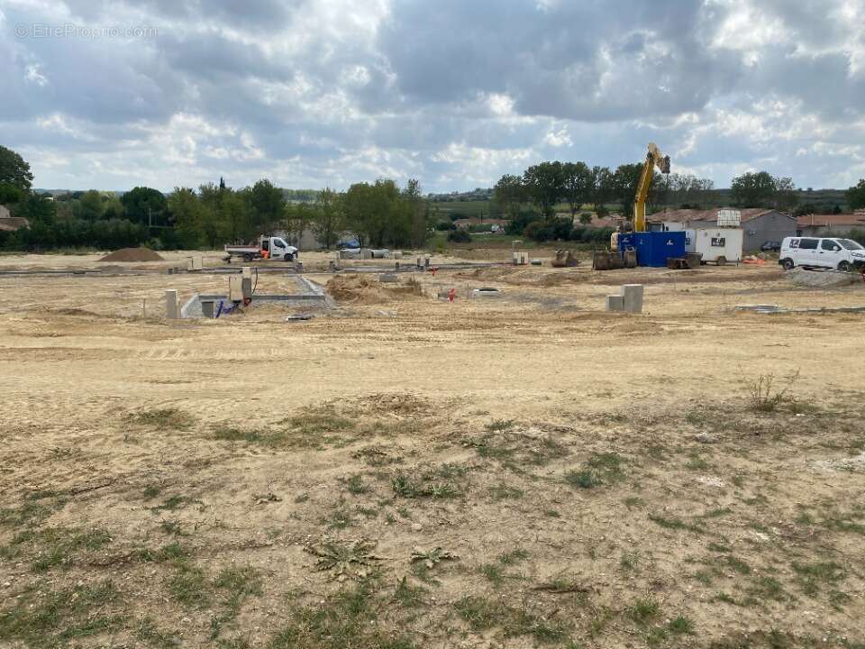 Terrain à POUZOLLES