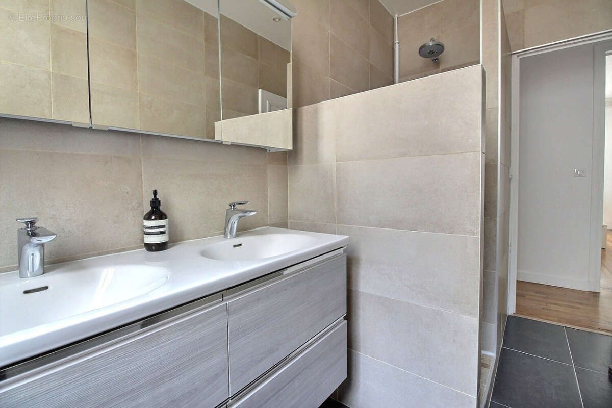 Appartement 67 m² à Paris-16e  - photo 9
