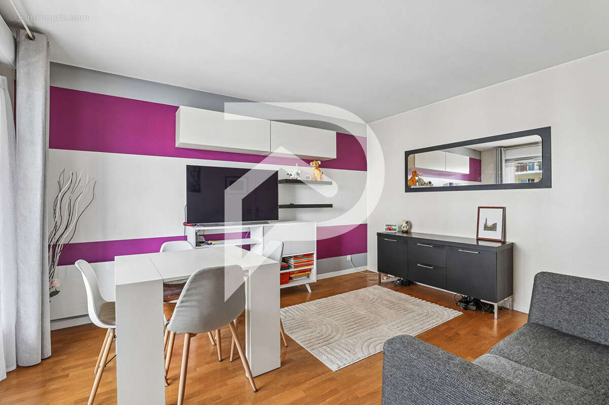Appartement à COURBEVOIE