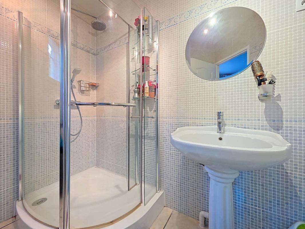 Maison à EYZIN-PINET