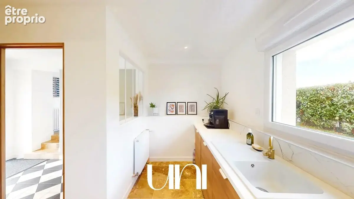 Maison 6 pièces de 138 m2 avec jardin - MALTOT - photo 12