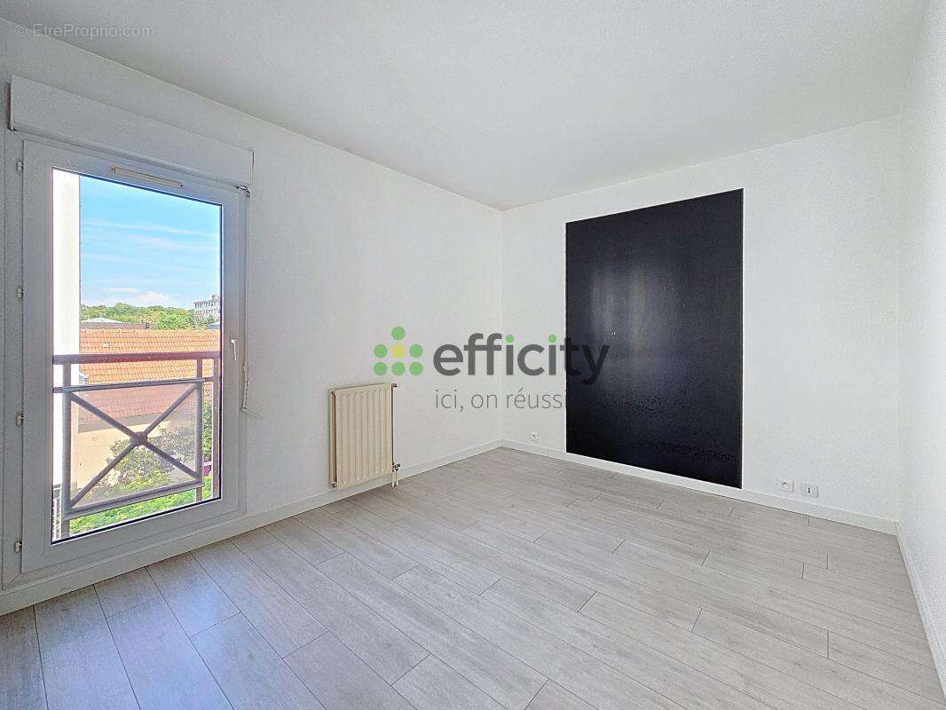 Appartement à LE PLESSIS-TREVISE