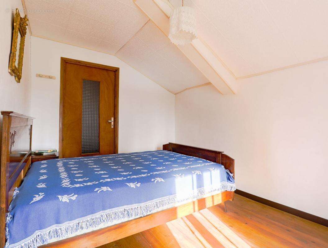 Maison à CASTELNAU-DE-BRASSAC