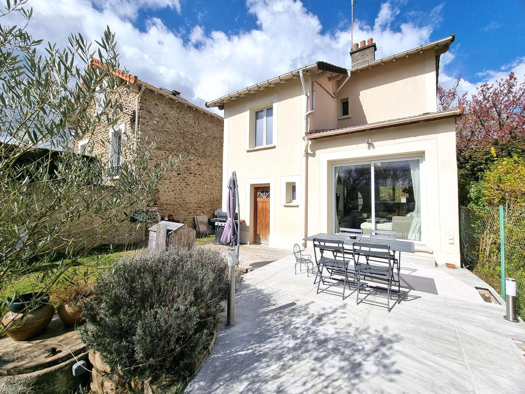 Maison à LIVRY-SUR-SEINE