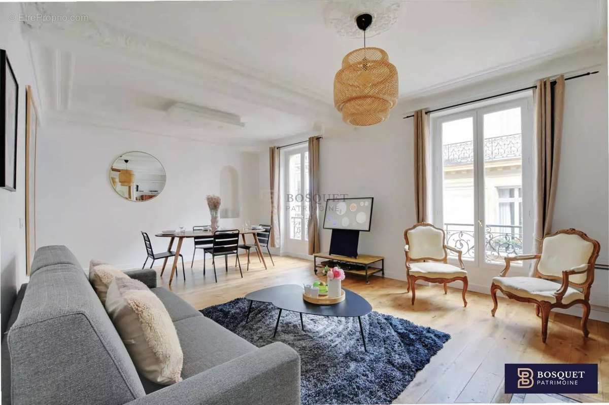Appartement à PARIS-16E