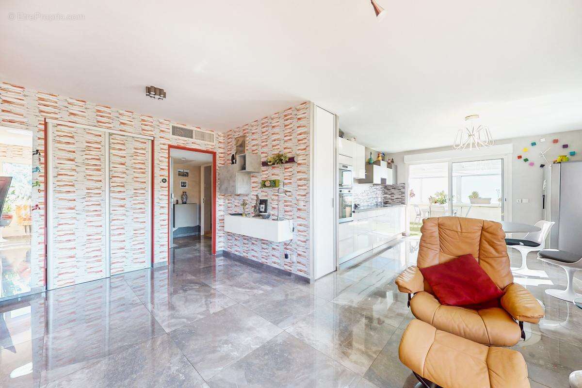 Appartement à MANDELIEU-LA-NAPOULE