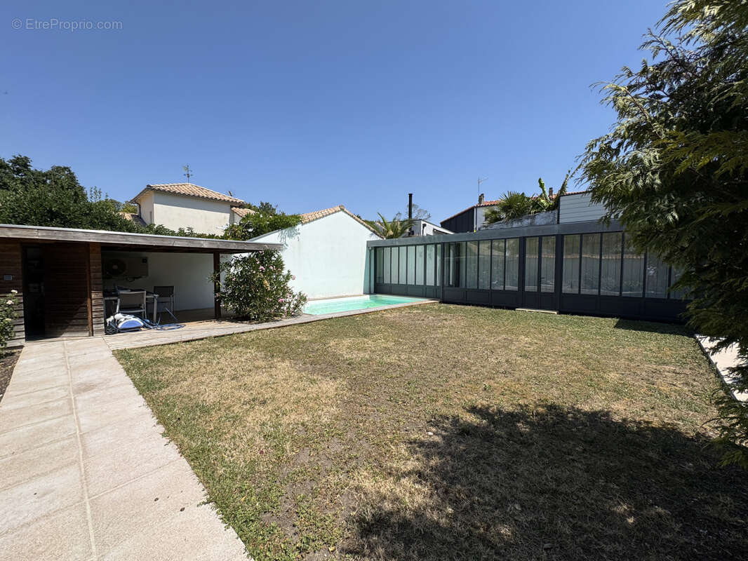 LA ROCHELLE   Maison familiale de plus de 160 m2 avec piscine, jardin clos et double garage - photo 3