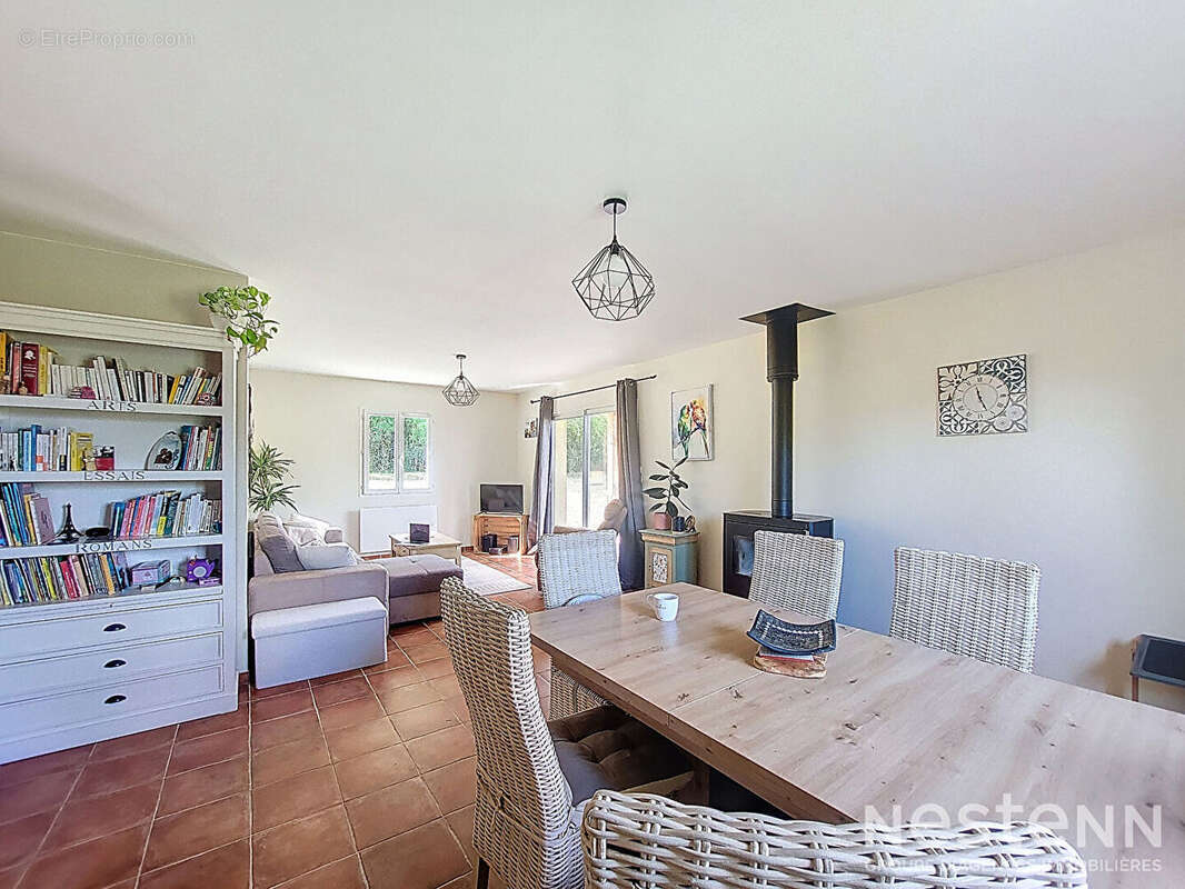 À vendre : Maison contemporaine de 153 m² avec demi-sous-sol à Gondrin, sur terrain de 3500 m² - photo 2