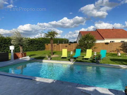 Maison à CHEVILLON-SUR-HUILLARD