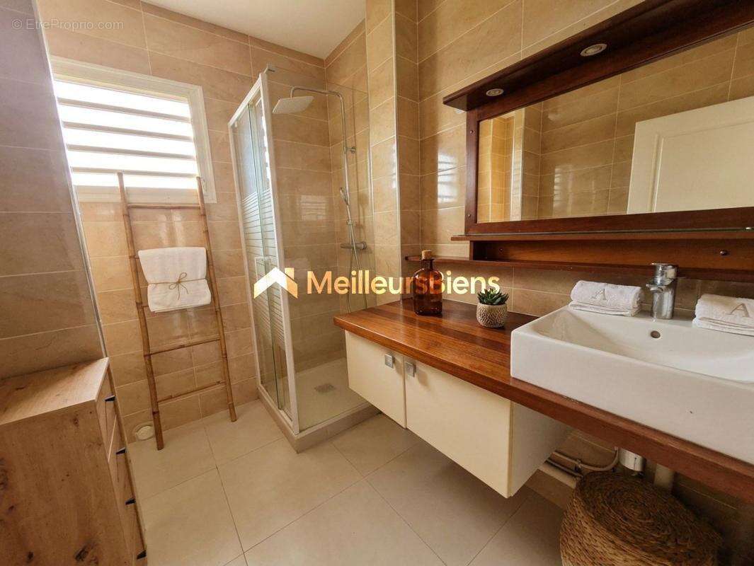 Appartement à BAIE-MAHAULT