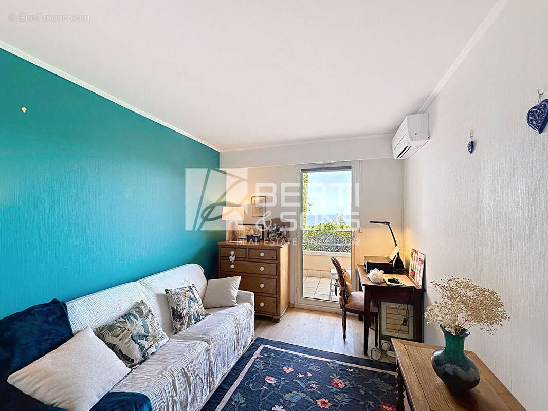 Appartement à MANDELIEU-LA-NAPOULE