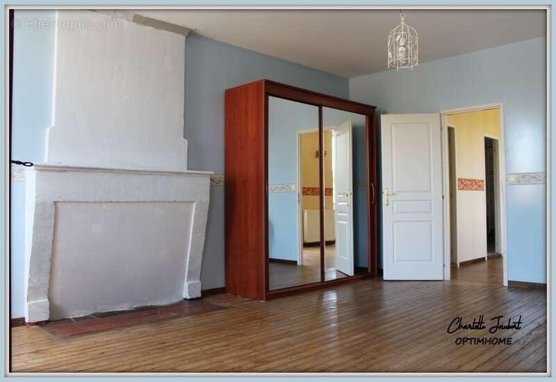 Maison à MONTMOREAU-SAINT-CYBARD