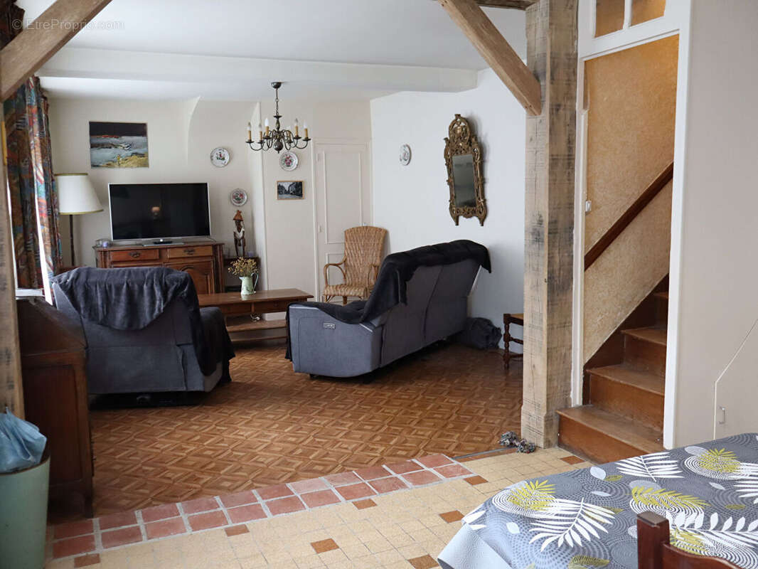 Maison à SAINT-GEORGES-DE-ROUELLEY