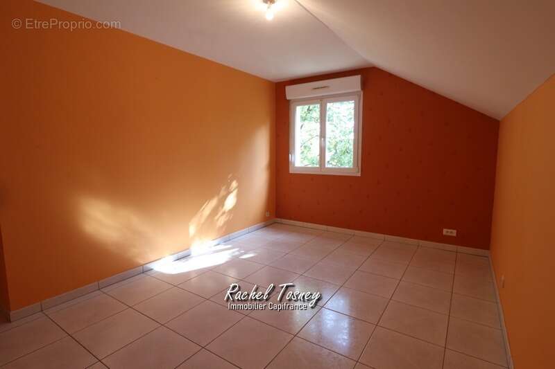 Appartement à CHAMPAGNEY