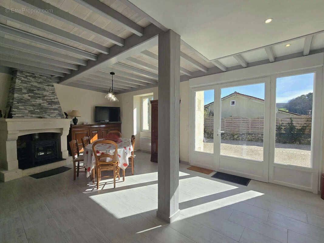 Maison à BOUTEILLES-SAINT-SEBASTIEN