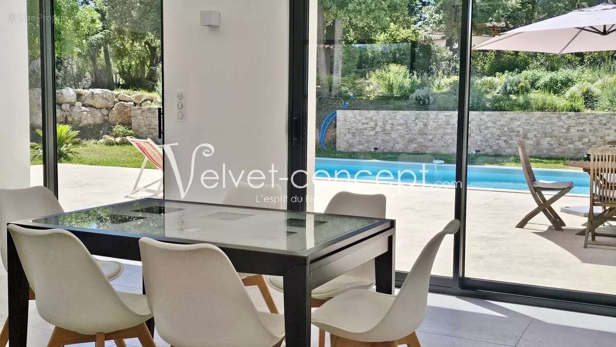 Maison à ROQUEFORT-LES-PINS