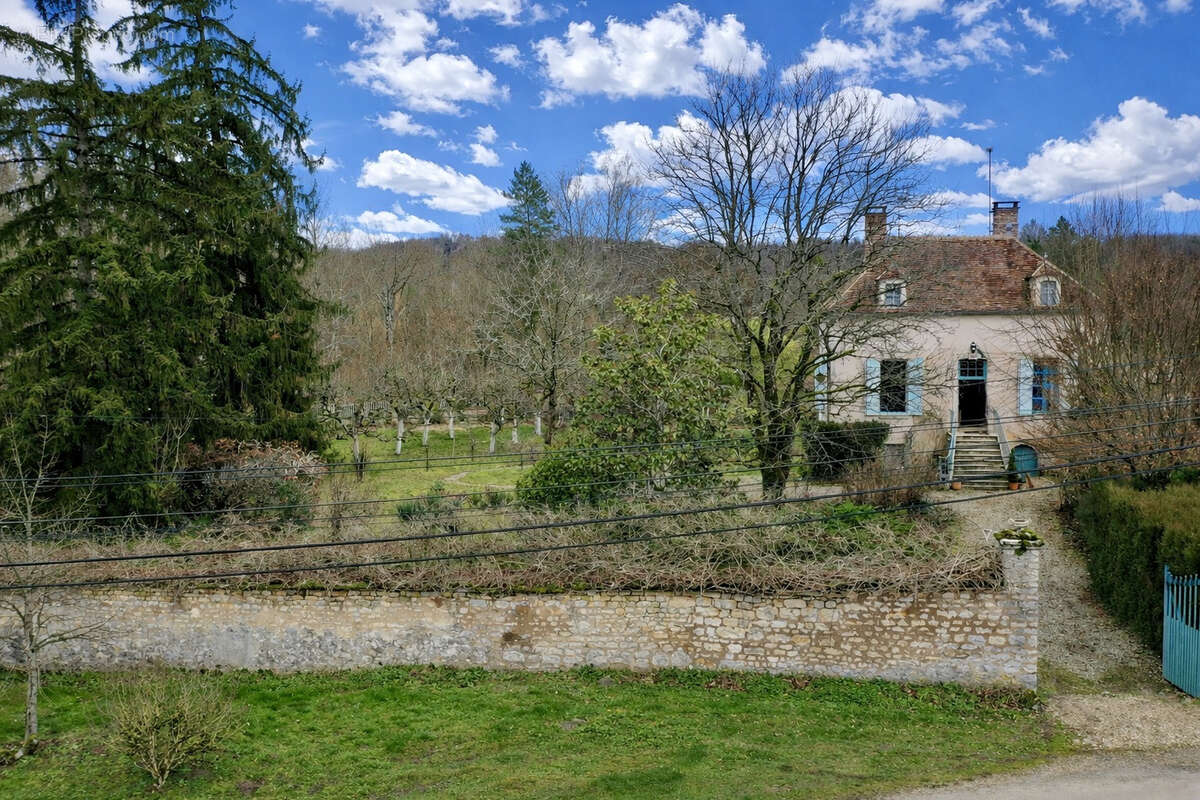 Maison à CHATEL-CENSOIR