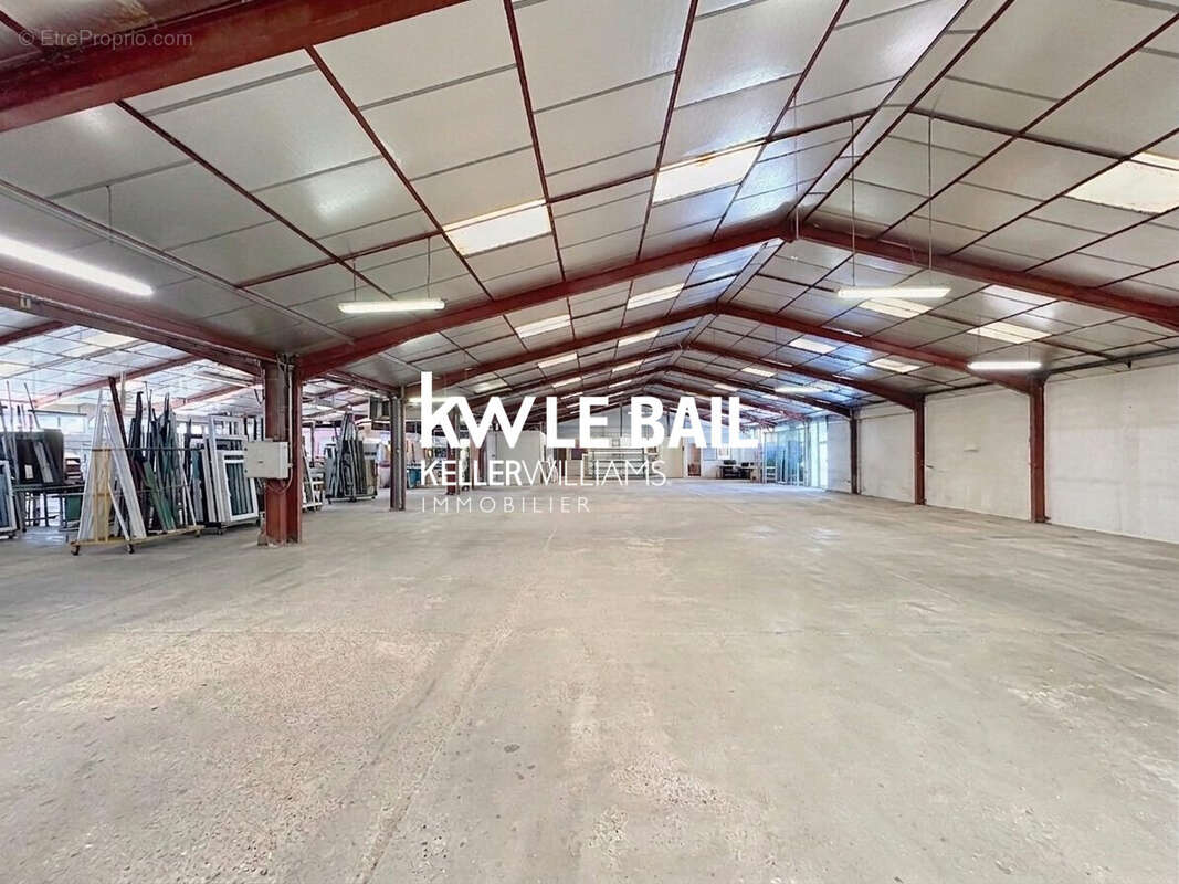 Commerce 5 860 m² à vendre à Lagardelle (46220) - photo 4